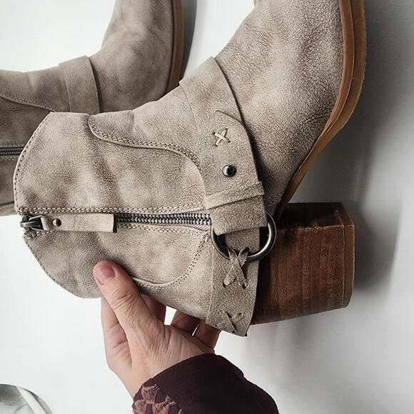 LKNW Very G Merlot Low western style bootie cream tan boots 8.5 - Picture 3 of 8